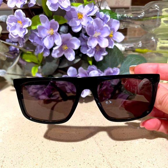 Authentic Burberry sunglasses - Picture 1 of 5